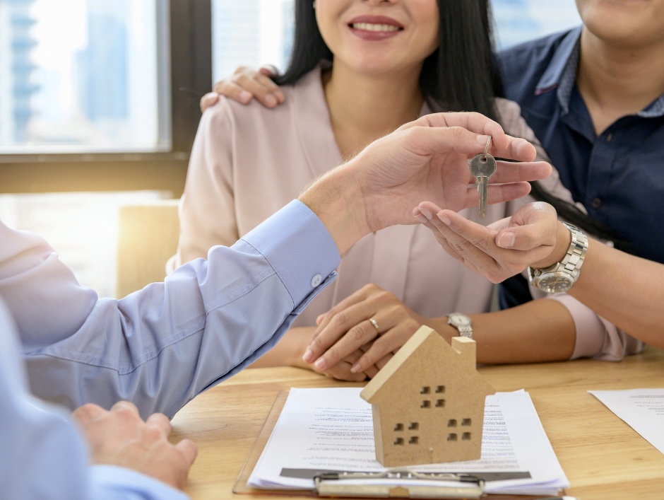 Gefen Law and Signature Title Group offers extensive experience and proactive personalization tailored to fit your unique real estate needs.